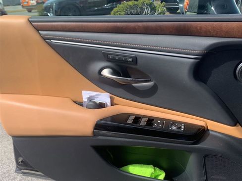 Used 2024 Lexus ES 350 w/ Premium Package image 19