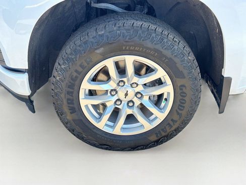 Used 2021 Chevrolet Silverado 1500 RST w/ Convenience Package II AWD/4WD image 31