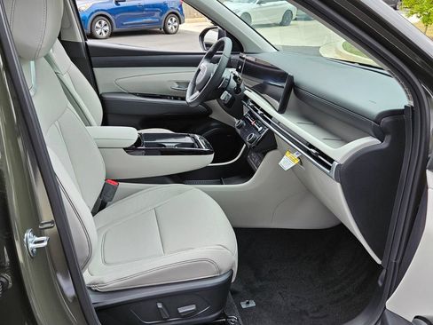 New 2025 Hyundai Tucson Limited FWD image 18