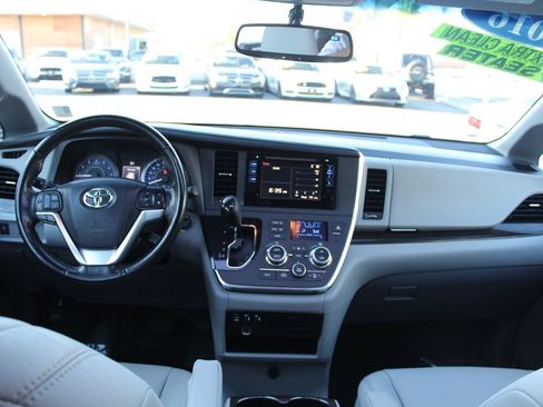 Used 2016 Toyota Sienna XLE FWD image 25