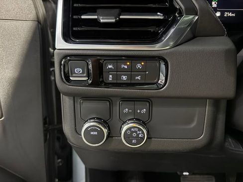 Certified 2025 GMC Yukon Denali image 26