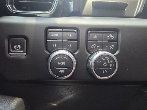 Used 2025 GMC Sierra 1500 AT4 w/ Technology Package AWD/4WD image 23