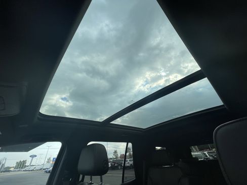 Used 2021 Chevrolet Tahoe RST w/ Luxury Package image 26