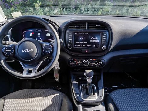 Used 2023 Kia Soul LX w/ LX Technology Package image 12