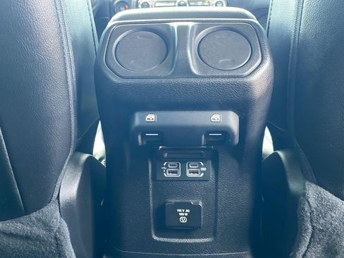 Used 2020 Jeep Wrangler Unlimited Sahara AWD/4WD image 28