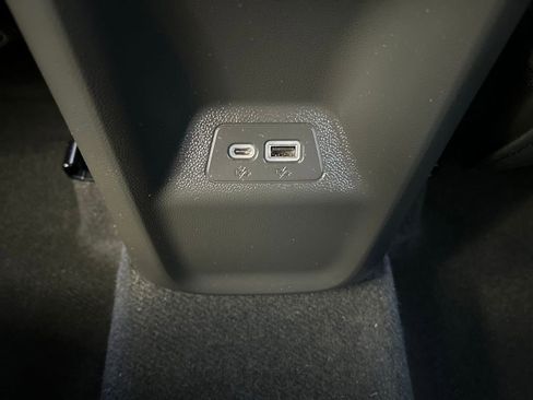 Used 2023 Buick Envision Essence image 16