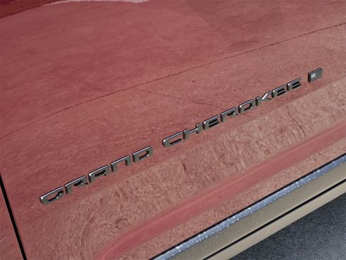 New 2025 Jeep Grand Cherokee Altitude image 11