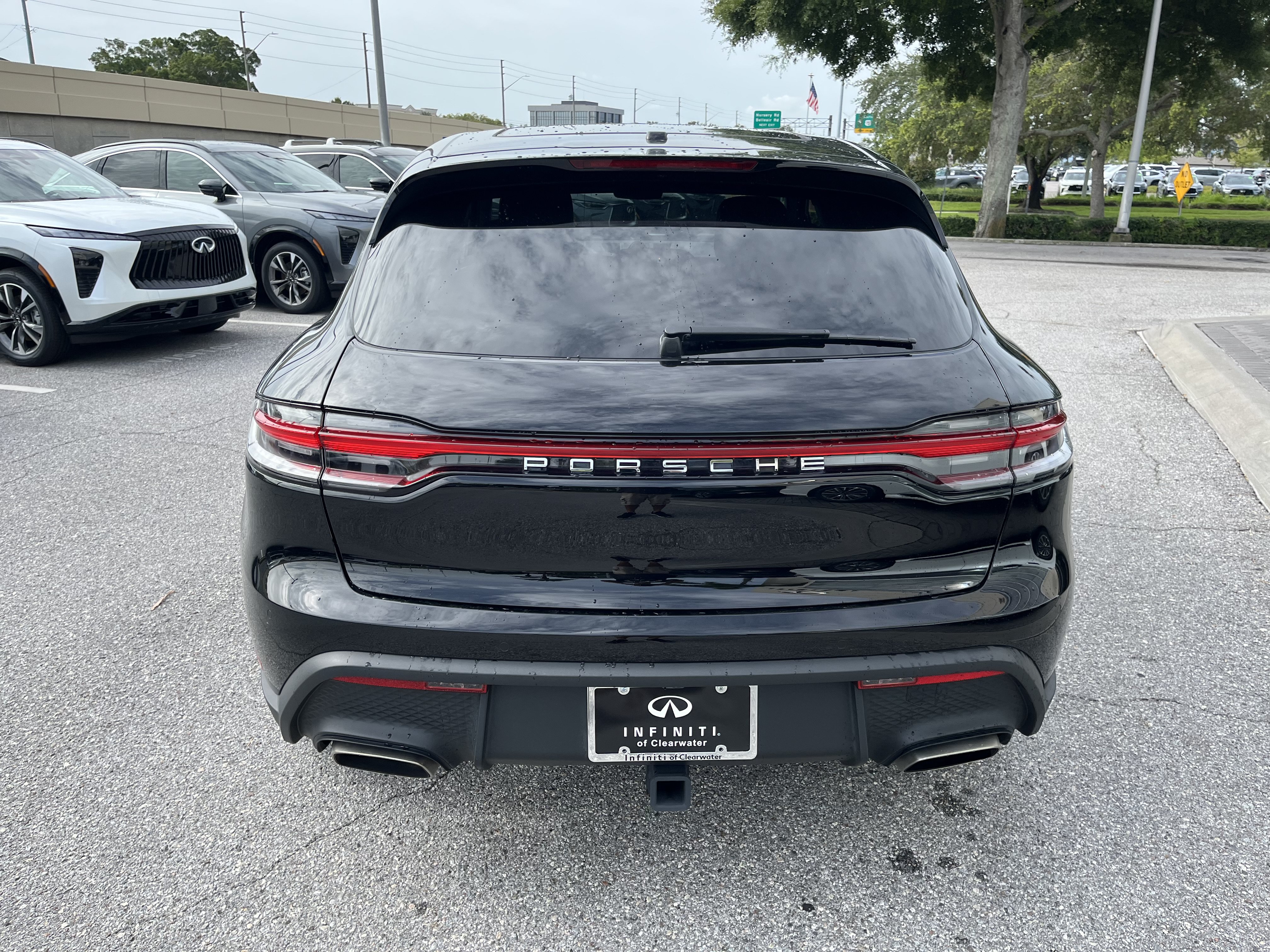 Used 2025 Porsche Macan AWD/4WD image 8