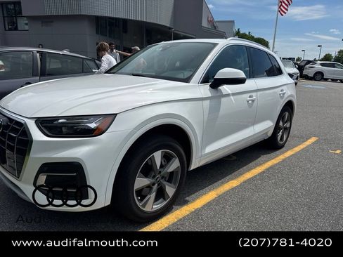 Used 2023 Audi Q5 2.0T Premium w/ Convenience Package AWD/4WD image 2