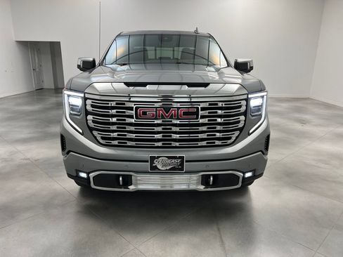 Used 2025 GMC Sierra 1500 Denali w/ Technology Package AWD/4WD image 3