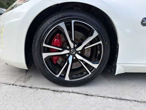Used 2019 Nissan 370Z Touring Sport RWD image 11