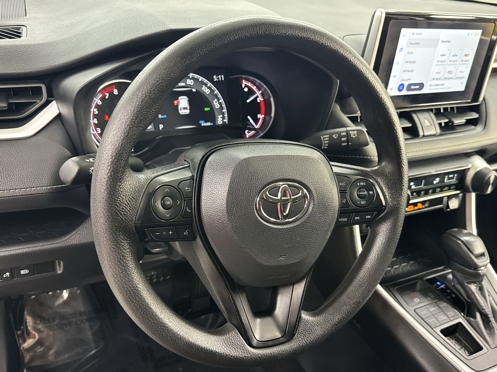 Used 2025 Toyota RAV4 LE AWD/4WD image 28