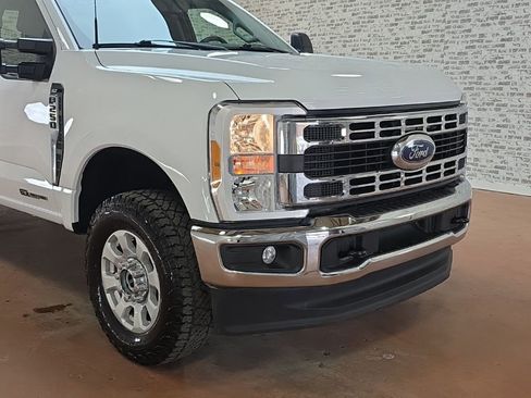 Used 2023 Ford F250 XLT w/ FX4 Off-Road Package AWD/4WD image 9
