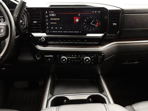 Used 2025 GMC Sierra 2500 SLT image 18