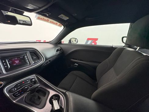 Used 2017 Dodge Challenger R/T w/ Blacktop Package RWD image 27