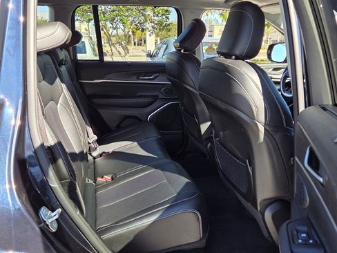 Used 2023 Jeep Grand Cherokee 4WD 4xe w/ Luxury Tech Group II image 17