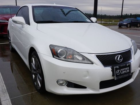 Used 2014 Lexus IS 250C image 2