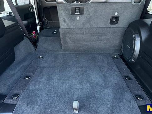 Used 2024 Jeep Wrangler Unlimited Rubicon w/ Technology Group image 18