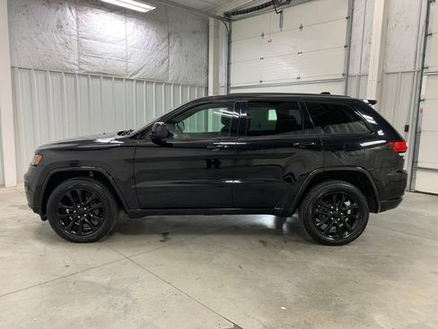 Used 2020 Jeep Grand Cherokee Altitude AWD/4WD image 22