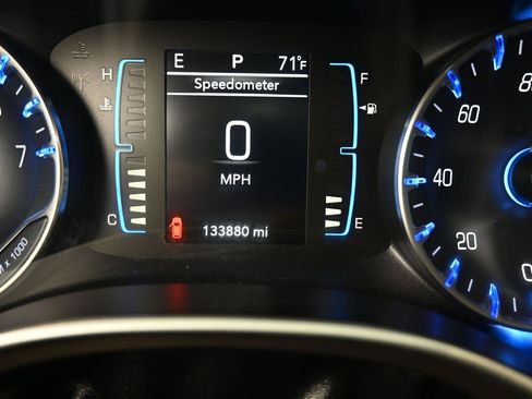 Used 2017 Chrysler Pacifica Touring-L FWD image 16