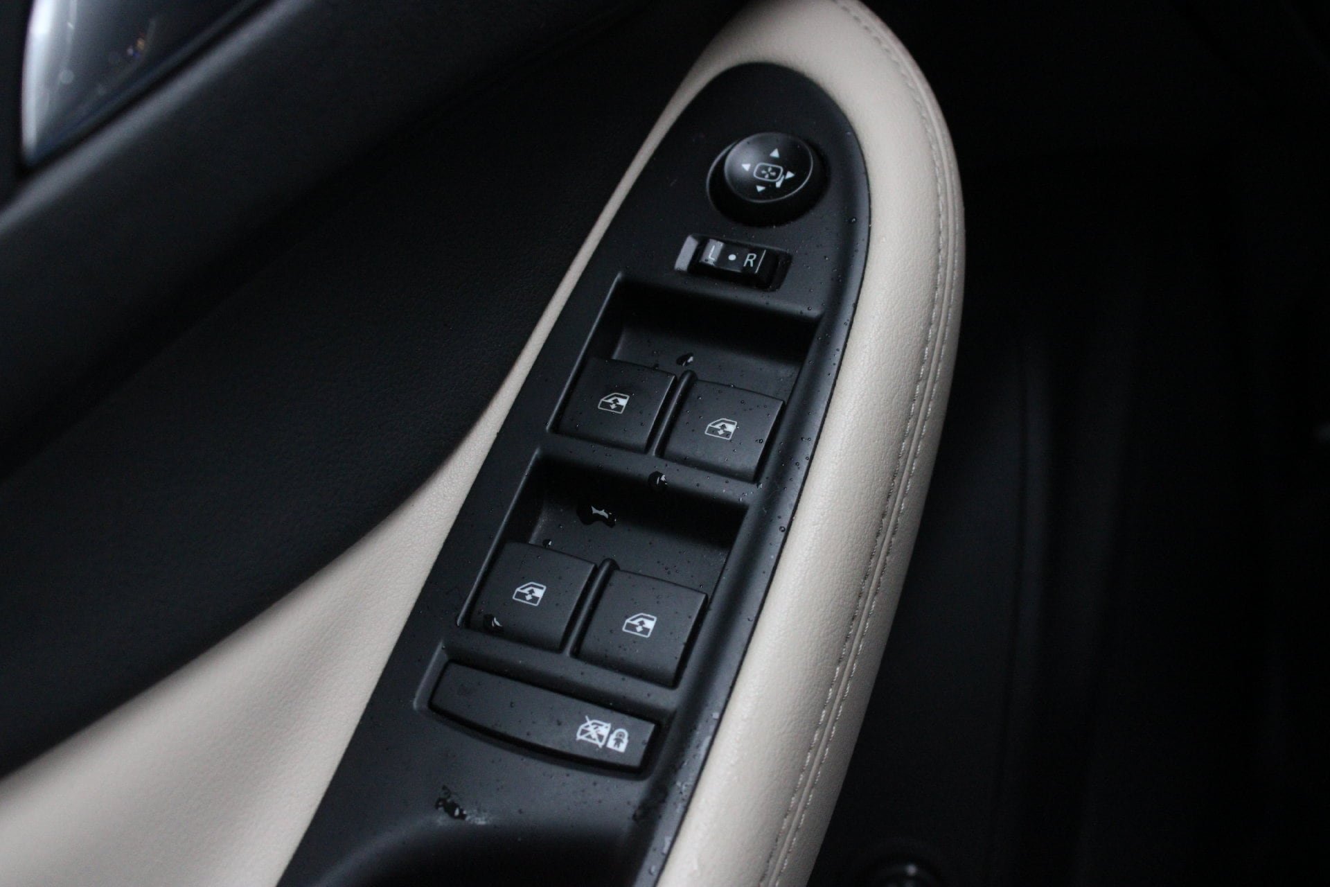Used 2018 Buick Envision Essence FWD image 22
