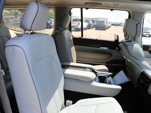 Used 2022 Jeep Grand Wagoneer Series II w/ Premium Group II AWD/4WD image 21