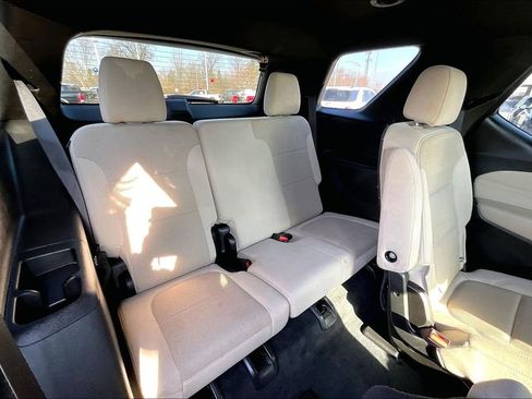 Used 2022 Chevrolet Traverse LT image 29