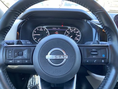Used 2022 Nissan Pathfinder SV AWD/4WD image 18