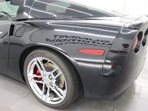 Used 2005 Chevrolet Corvette Coupe w/ Preferred Equipment Group RWD image 24
