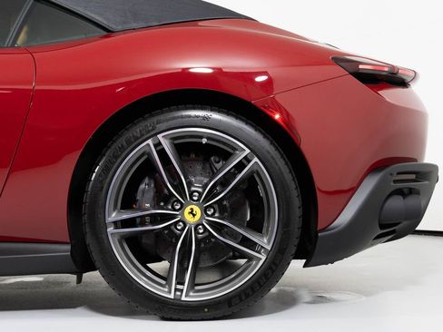 Used 2024 Ferrari Roma Spider image 13