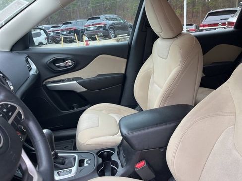 Used 2018 Jeep Cherokee Latitude image 10