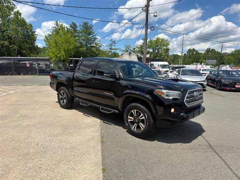 Used 2017 Toyota Tacoma TRD Sport RWD image 7