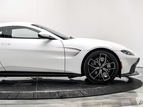 Used 2022 Aston Martin V8 Vantage Coupe RWD image 27