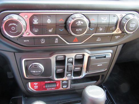 Used 2023 Jeep Gladiator Rubicon w/ Cold Weather Group image 29