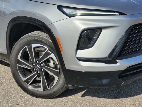 Used 2025 Buick Enclave Sport Touring image 9