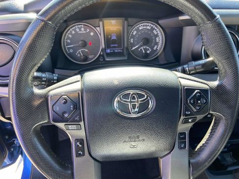 Used 2018 Toyota Tacoma SR image 6
