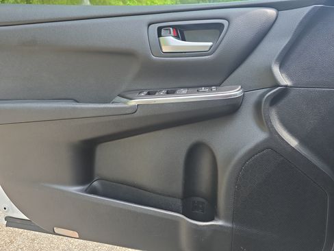 Used 2017 Toyota Camry SE FWD image 22