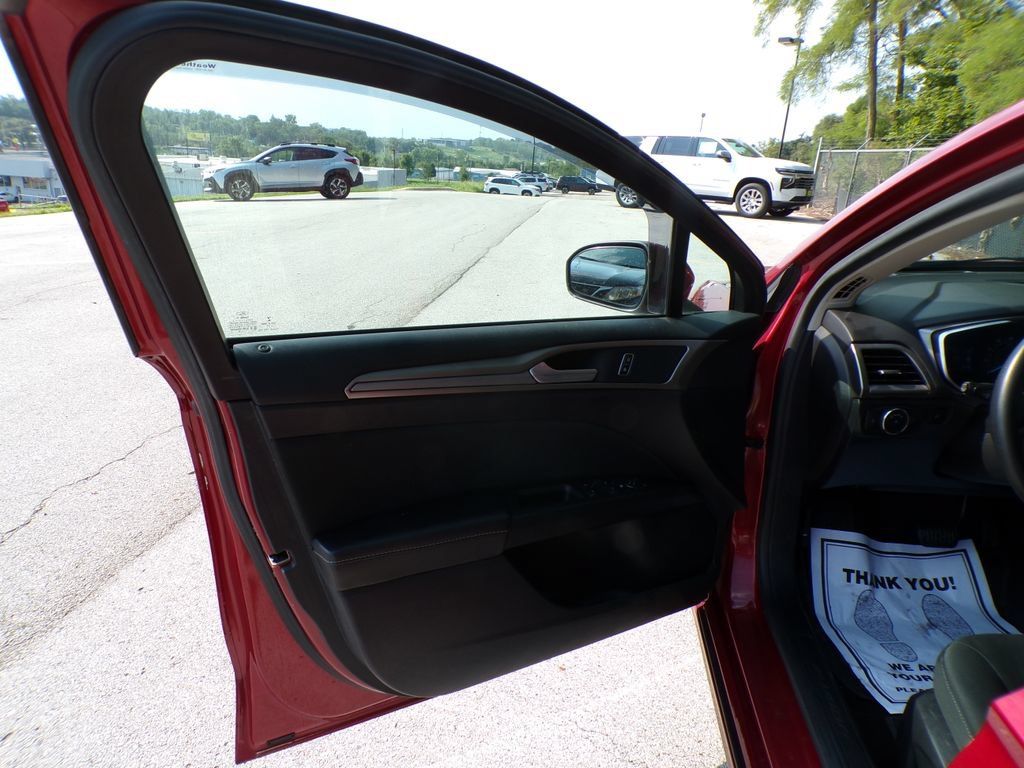 Used 2019 Ford Fusion SE FWD image 22