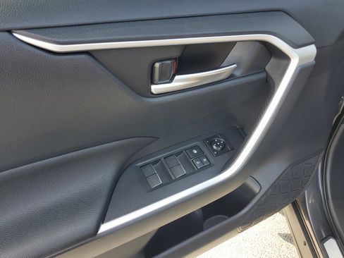 Certified 2025 Toyota RAV4 XLE AWD/4WD image 19