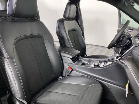 New 2026 Jeep Grand Cherokee Altitude AWD/4WD image 25