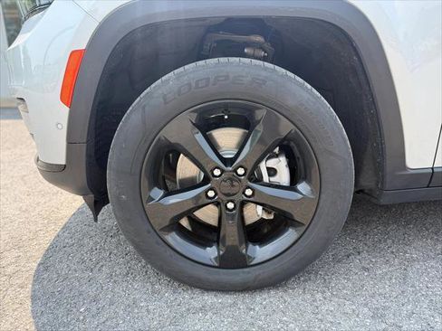 Certified 2022 Jeep Grand Cherokee L Limited w/ Luxury Tech Group II image 32