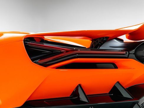 Used 2024 Lamborghini Revuelto AWD/4WD image 34