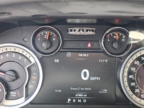 Used 2018 RAM 1500 SLT AWD/4WD image 9
