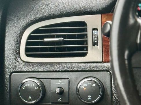 Used 2009 Chevrolet Avalanche LS AWD/4WD image 7