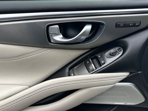 Used 2017 INFINITI Q60 w/ Premium Plus Package 2.0T image 12