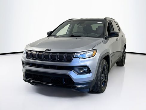 Used 2022 Jeep Compass Altitude FWD image 1