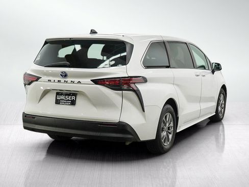 Used 2021 Toyota Sienna LE AWD/4WD image 5