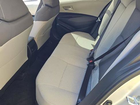Used 2020 Toyota Corolla LE image 2