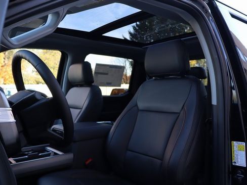 New 2026 Ford F250 Lariat w/ Black Appearance Package image 4