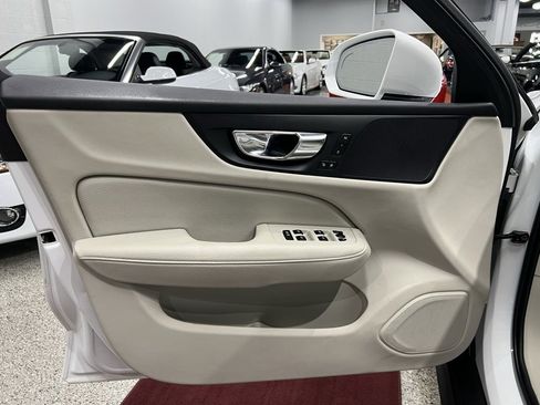 Used 2020 Volvo V60 T5 Cross Country w/ Protection Package Premier image 21